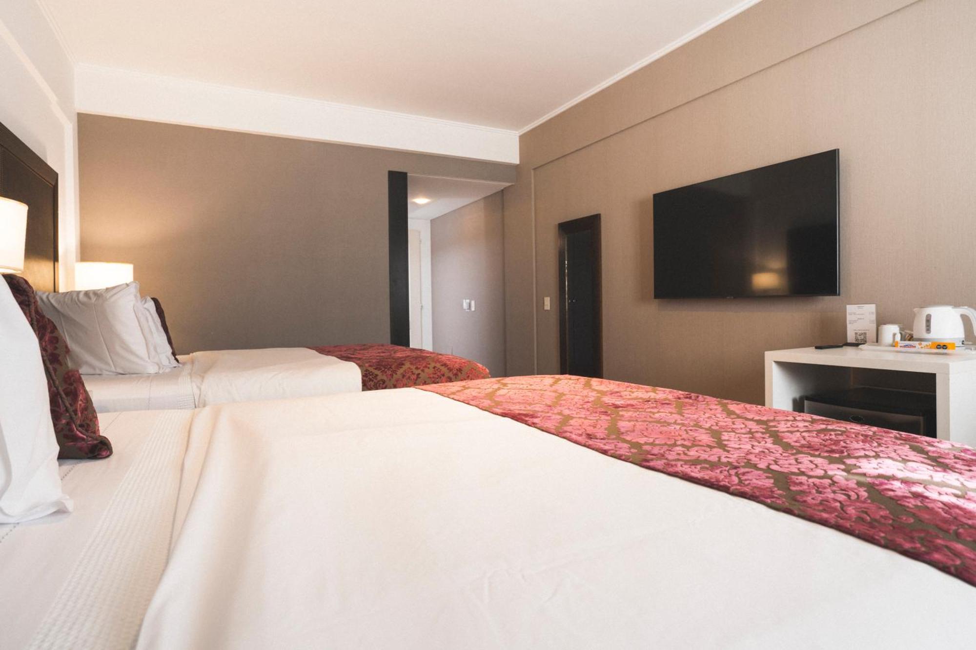Hotel Tolosa ปูแอร์โตมาดริน ภายนอก รูปภาพ