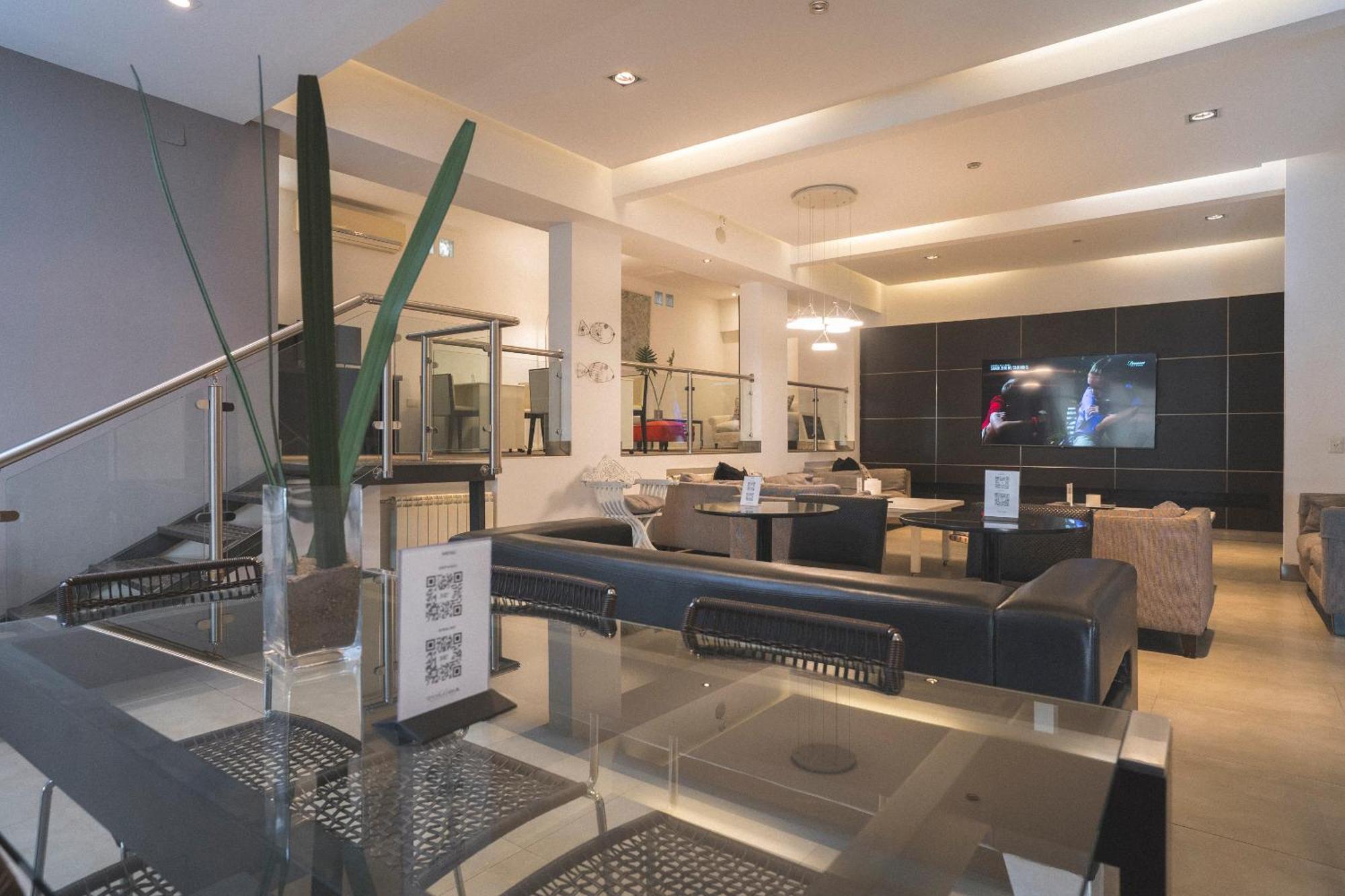 Hotel Tolosa ปูแอร์โตมาดริน ภายนอก รูปภาพ