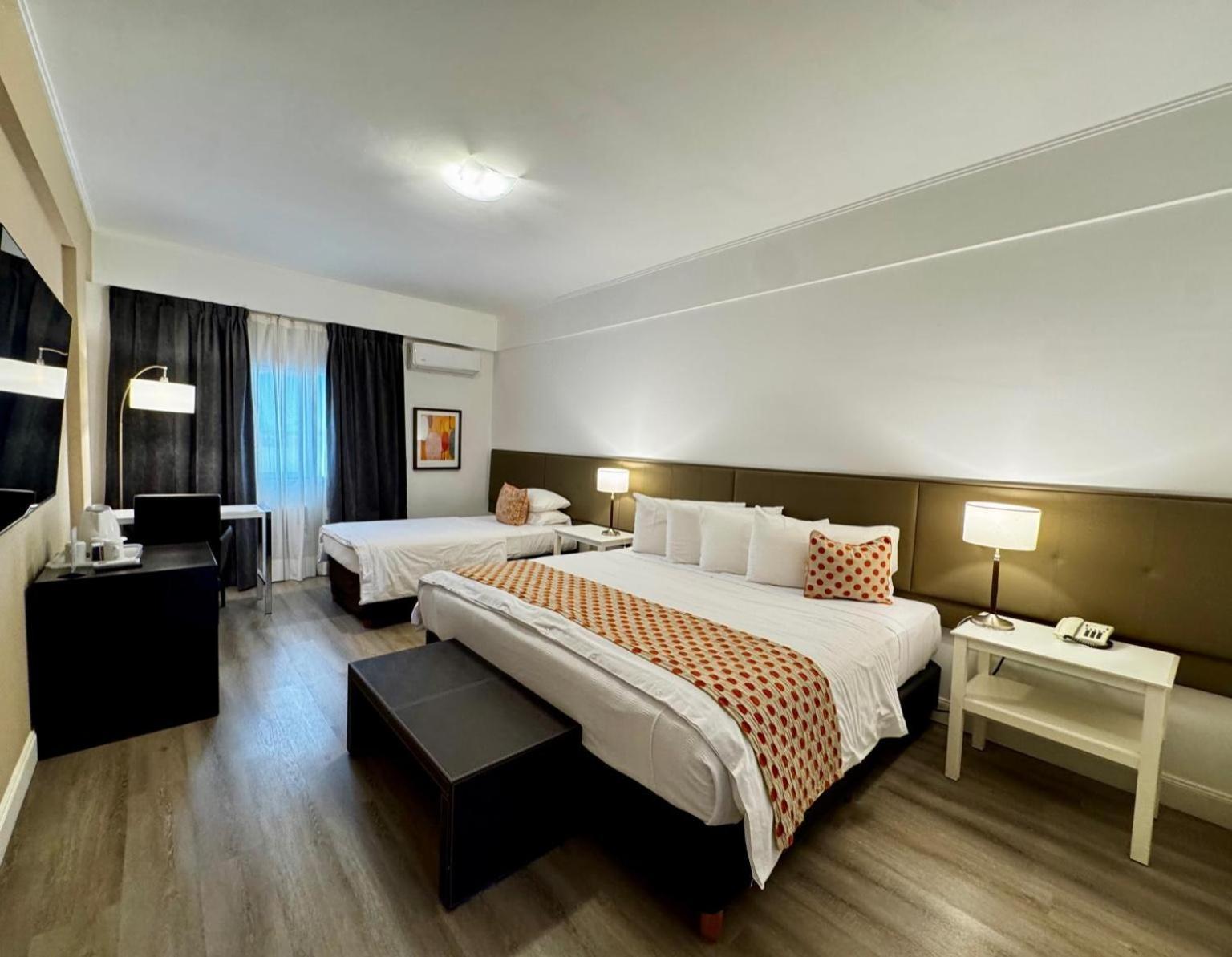 Hotel Tolosa ปูแอร์โตมาดริน ภายนอก รูปภาพ